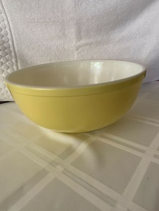 Vintage Yellow And White Pyrex 4 Quart Mixing Bowl 1940 
