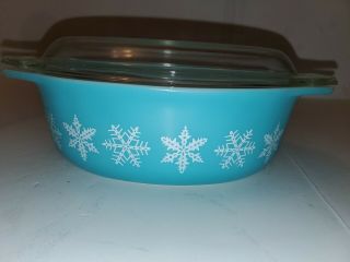 Vintage Pyrex 043 1.  5 Quart Oval Turquoise Casserole Dish Snowflakes Usa