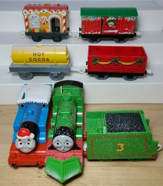 Thomas & Henry W/ Tinder Christmas Trackmaster Engines & 4 Xmas Cars