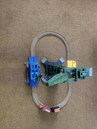 Thomas The Train: Trackmaster Cranky And Flynn Save The Day Playset W/ Remote