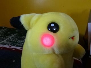 1998 Nintendo Pokemon I Choose You Pikachu Electronic Talking Plush Doll