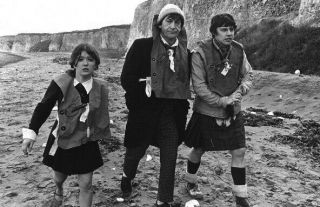 Deborah Watling,  Patrick Troughton & Frazer Hines 6 " X4 " Photo - H7220 - Doctor Who