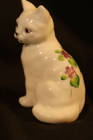 Vintage Fenton 5165 White Milk Glass Cat Figurine Violets,  Sgnd.  Kim Blake