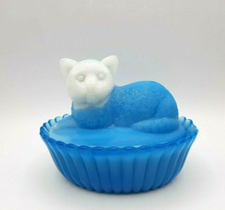 Vintage Westmoreland Blue And White Slag Glass Cat On Nest Covered Candy Dish