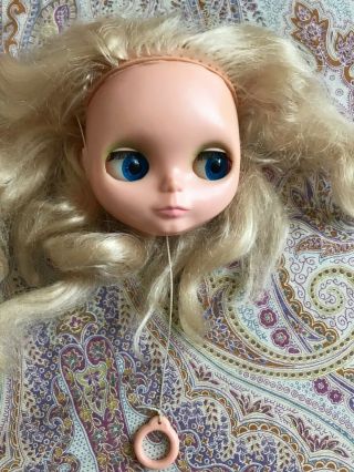 1972 vintage kenner blythe doll blonde head scalp pink skin tone big eye 4
