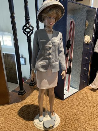 Franklin Vinyl Princess Diana Doll With Wardrobe Trunk And Accessories