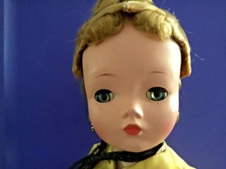 Vintage Madame Alexander Cissy Doll In Orig gold theatre ensemble,  shoes,  Scarf 2