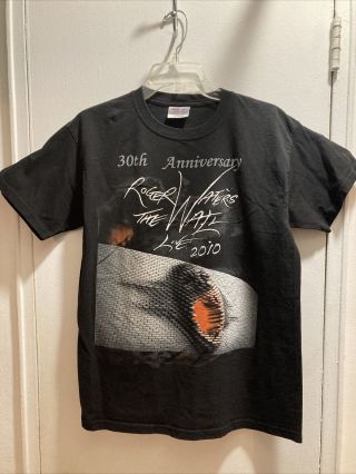 2010 Roger Waters / Pink Floyd 30th Anniversary - The Wall Live - Medium T - Shirt