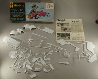 1963 Weird - Ohs Daddy Way Out Suburbanite Model Kit