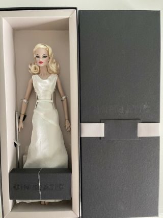 Fashion Royalty Veronique Stage Presence Cinematic Convention Nrb Integrity Toys