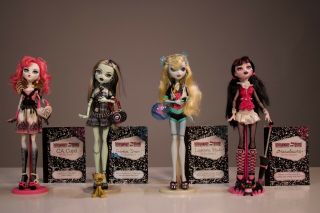 24 Monster High Dolls Incl.  Rare First Wave Dolls