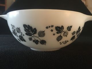 Vintage Pyrex Black and White Gooseberry Cinderella Mixing Bowl 2 1/2 Qt 443 2