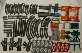 2014 Fisher - Price Thomas & Friends Trackmaster 5 - In - 1 Track Builder Set - 1pc Guc
