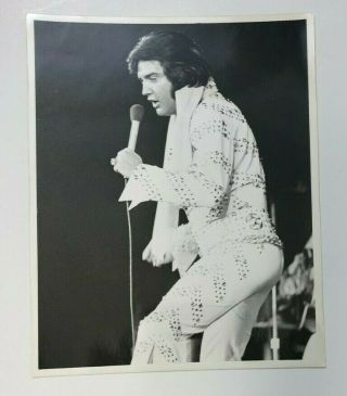 Elvis Presley 8x10 Vintage High Gloss Photo On Stage Nassau Col June 73