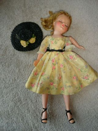 20 " Brunette Cissy Madame Alexander W/ Tagged Yellow Floral Dress & Hat