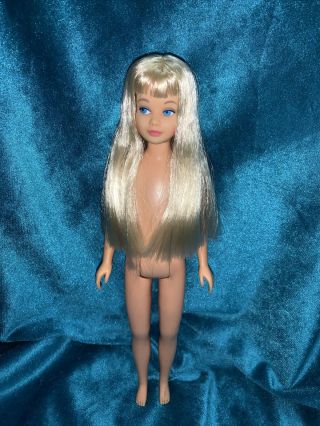 Vintage Platinum Blonde Skipper HTF Pink Skin (Bend Leg Doll 1030?) Cute 2