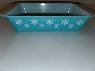 Vintage Pyrex Bakeware 575 - B 2 Qt.  Turquoise Snowflakes Space Saver Dish Baking