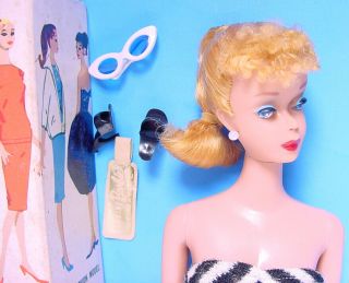 LOVELY 1960 BLONDE 4 PONYTAIL BARBIE in HAIR SET BOXED w WRIST TAG 3