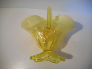 Davidson Primrose Yellow Lady Caroline Vaseline Pearline Glass Vase