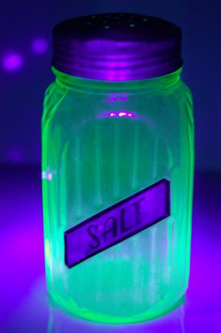 Vintage Green Depression Glass Salt Shaker 2 1/2 " X 5 " Tall - Uranium Glass