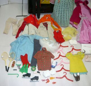 VINTAGE 1960 ' S BLONDE PONYTAIL BARBIE,  KEN DOLLS W/CLOTHES,  ACCESS,  & CASE 4