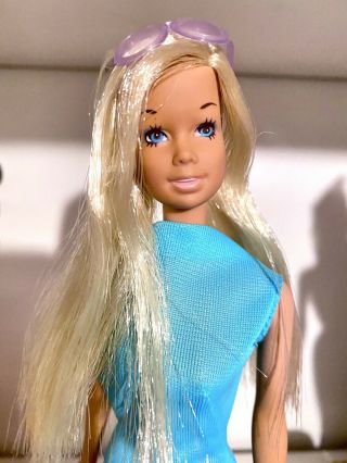 Vintage Mod 1970s Pale Blonde Twist N Turn Tnt Malibu Barbie W/ Aqua Blue Ss