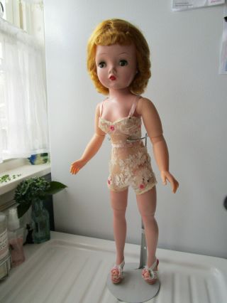 Vintage Madame Alexander Early Cissy Doll In Chemise
