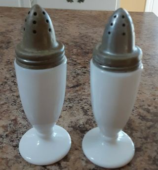 Vintage Depression Milk Glass White 4.  5” Salt & Pepper Shakers