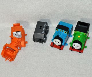 Tomy - Thomas And Friends Big Loader Motorized Chassis With 3 Covers 0120