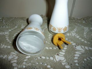 Vintage Corelle Gold Butterfly Salt And Pepper Shakers with Tri - Prong Lids 2