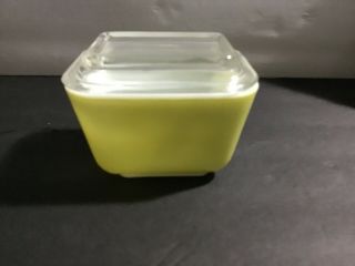 Vintage 1945 Yellow 501 B 1.  5 Cup Refrigerator Dish With Lid