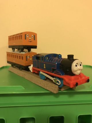 Thomas Train Tomy Trackmaster Motorized Thomas With Annie And Clarabel