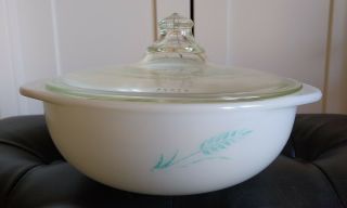 White Pyrex Bowl,  Blue Wheat Design Promotional 023 1.  5 QT w knob lid B - X623 - C 2