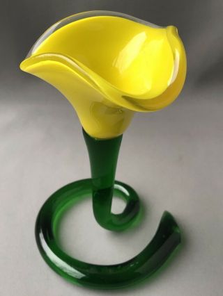 Yellow And Green Art Glass Freestanding Trumpet Flower Vase Lily Swirled Stem