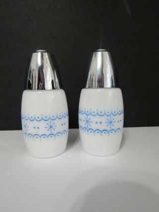 Vtg Snowflake Blue Garland Gemco Salt & Pepper Shakers (Corelle) 3