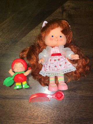 Vintage Strawberry Shortcake With Strawberrykin Berrykin Doll Complete