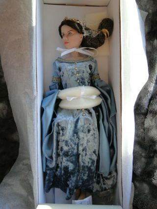 Tonner Chronicles Of Narnia " Coronation Susan " Doll