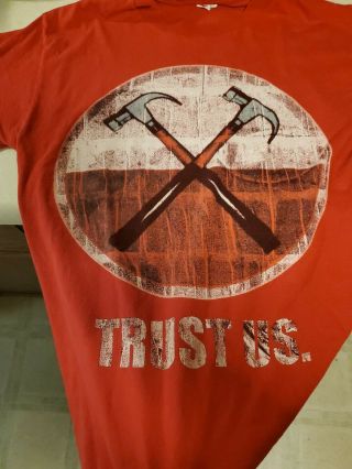 Roger Waters The Wall Live Tour 2010 Medium Tee Shirt - Trust Us Red