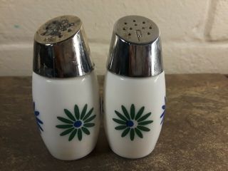 Vintage Gemco Westinghouse Green & Blue Daisy - Set Salt And Pepper Shakers