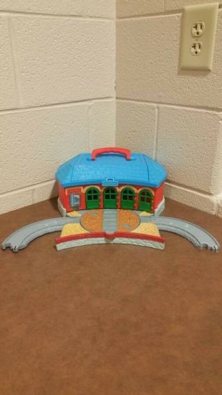 2002learning Curve Take Along Thomas & Friends Work & Play Round House Tidmouth