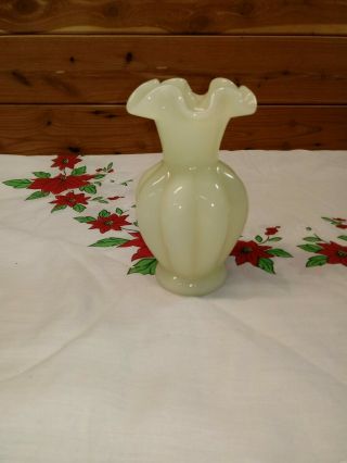 Vtg Fenton Custard/yellow Glass Ruffled Vase 5 3/4 " H