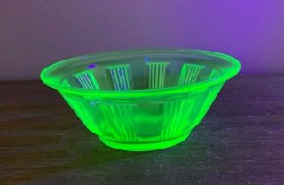 Vintage,  Antique Green Depression Uranium Glass Berry Bowl - Beauitful
