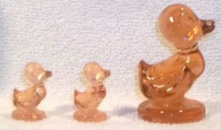 Boyd Glass Made In 1983 Debby Duck & 2 Ducklings Crystal Pink Light Rose Fund
