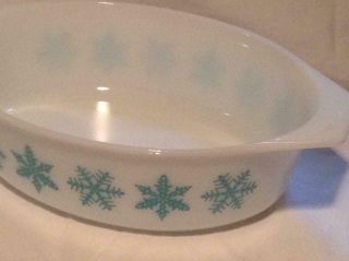 Vintage Pyrex White With Turquoise Snowflakes 2 ½ Qt.  Casserole 40 Usa