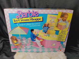 Vtg Barbie Ice Cream Shoppe & Cart Playset 1986