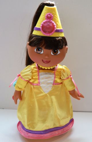 2003 Mattel Dora The Explorer Magic Hair Fairytale Princess Doll Talks Sings 14 "