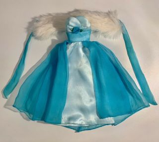 Vintage Mattel Barbie Doll " Debutante Ball " 1666 Blue Gown With Fur Stole