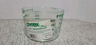 Pyrex 4 Cup 1 Qt Quart Measuring Cup Open Handle Green Lettering Label