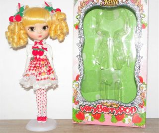 Pullip Very Berry Pop Doll,  Box Groove Japan Sweet Country Lolita Doll
