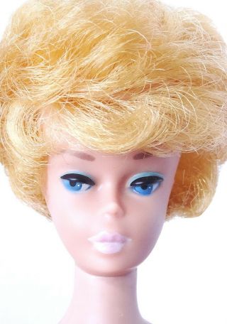 Gorgeous Vintage First Issue Platinum Blonde Bubble Cut Barbie Doll Huge Lips